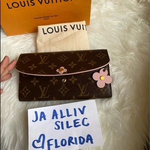 ❌SOLD❌on another site❤️Flower Bloom mono wallet